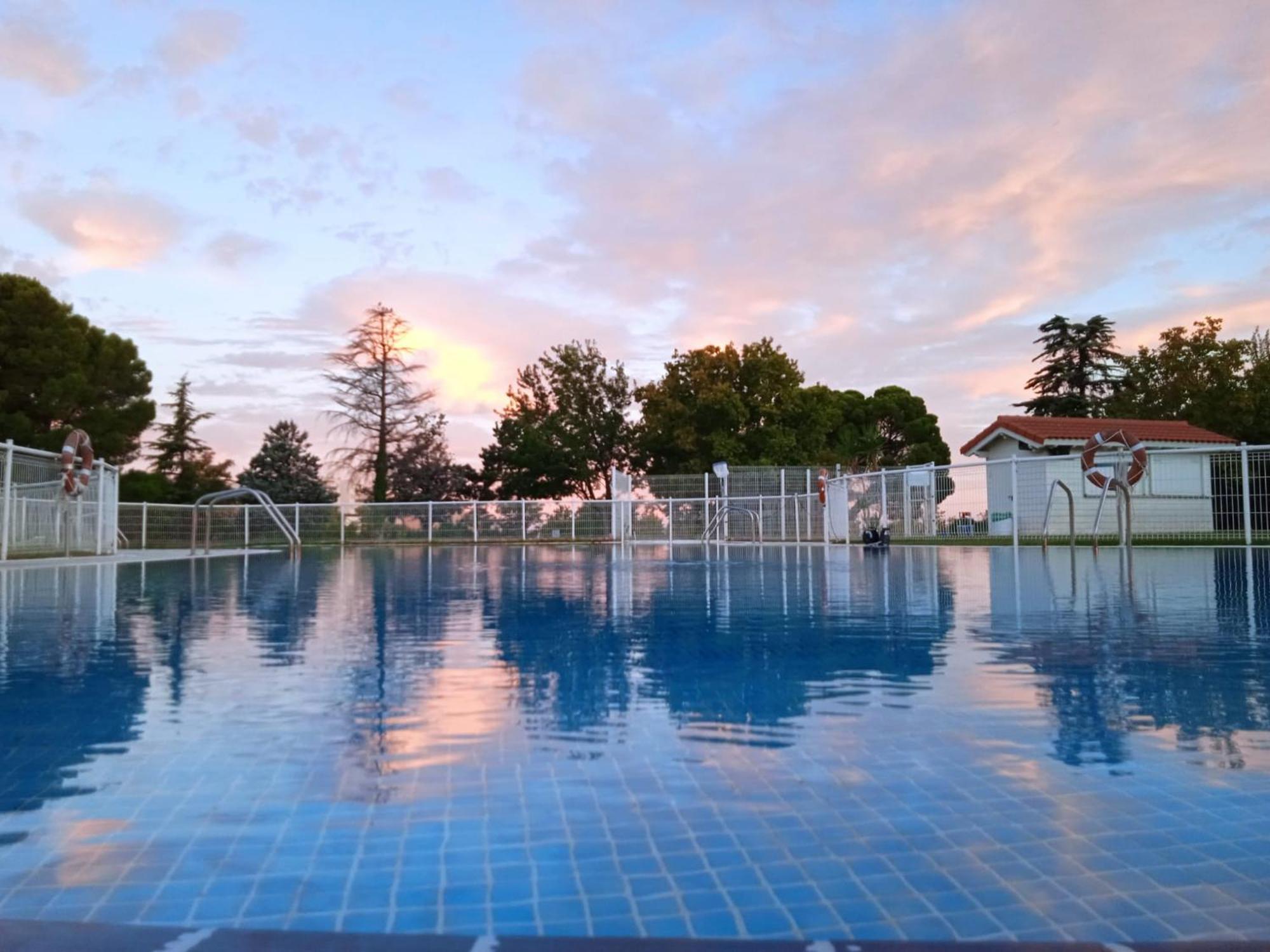 Albergue Zaragoza Camping المظهر الخارجي الصورة