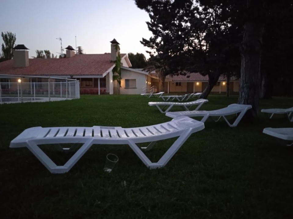 Albergue Zaragoza Camping المظهر الخارجي الصورة