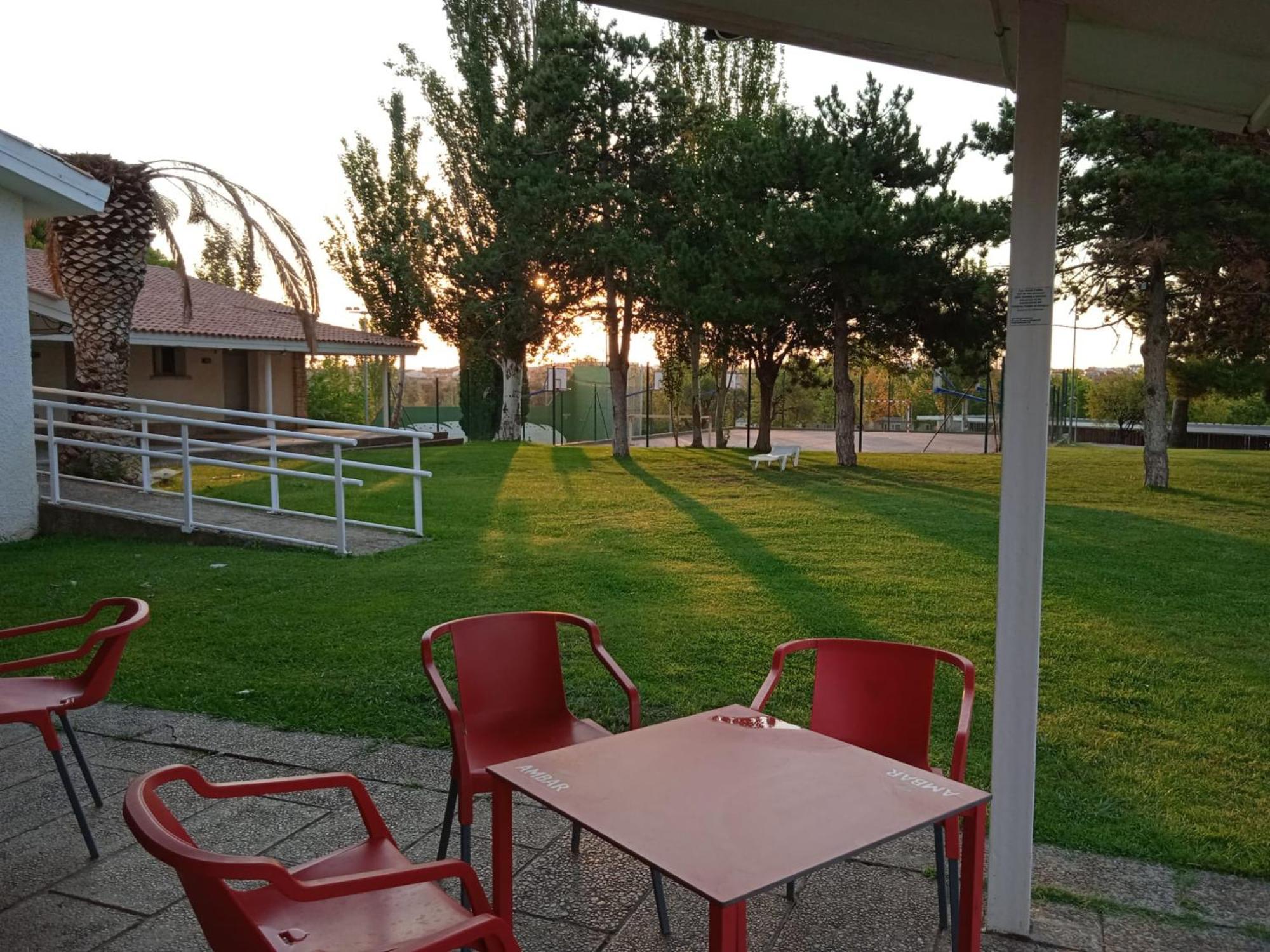 Albergue Zaragoza Camping المظهر الخارجي الصورة