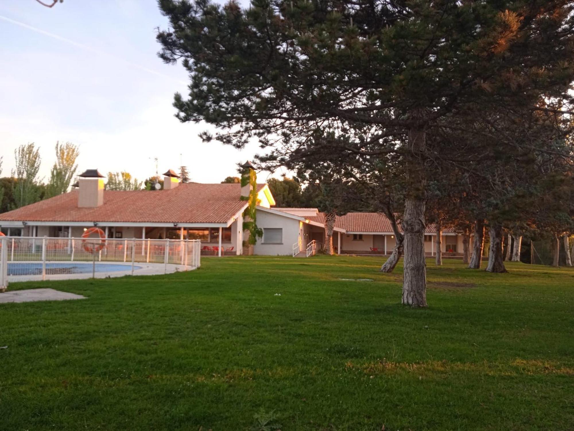 Albergue Zaragoza Camping المظهر الخارجي الصورة