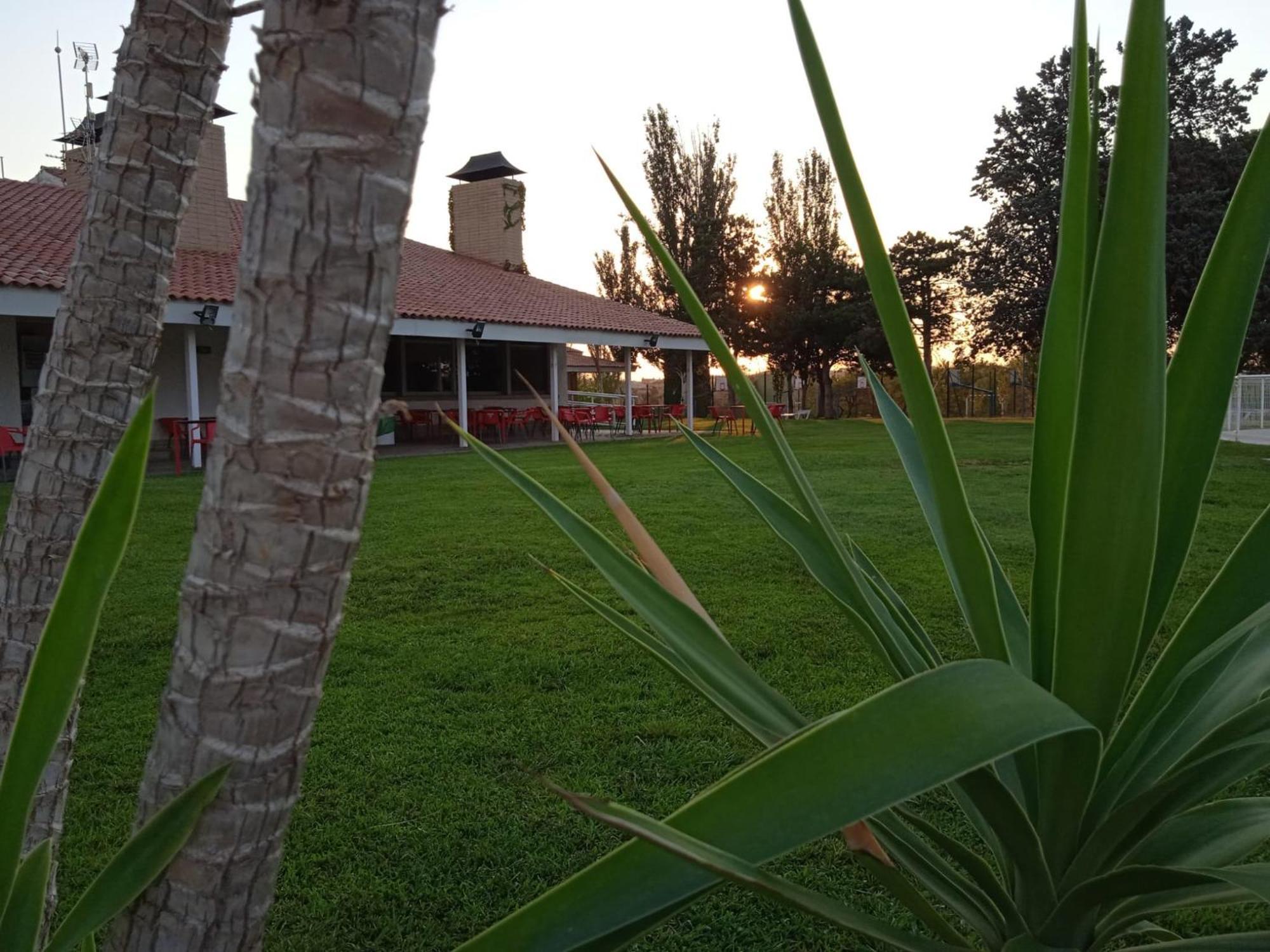 Albergue Zaragoza Camping المظهر الخارجي الصورة